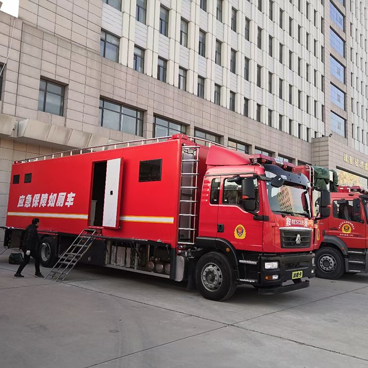 重汽豪沃10人厕所车